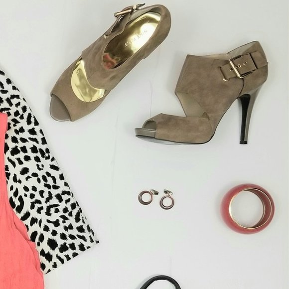 FIND THESE BEAUTIES & SO MUCH MORE IN MY CLOSET! - Picture 3 of 5